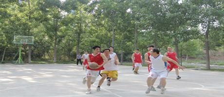 電氣聯隊李永進持球進攻